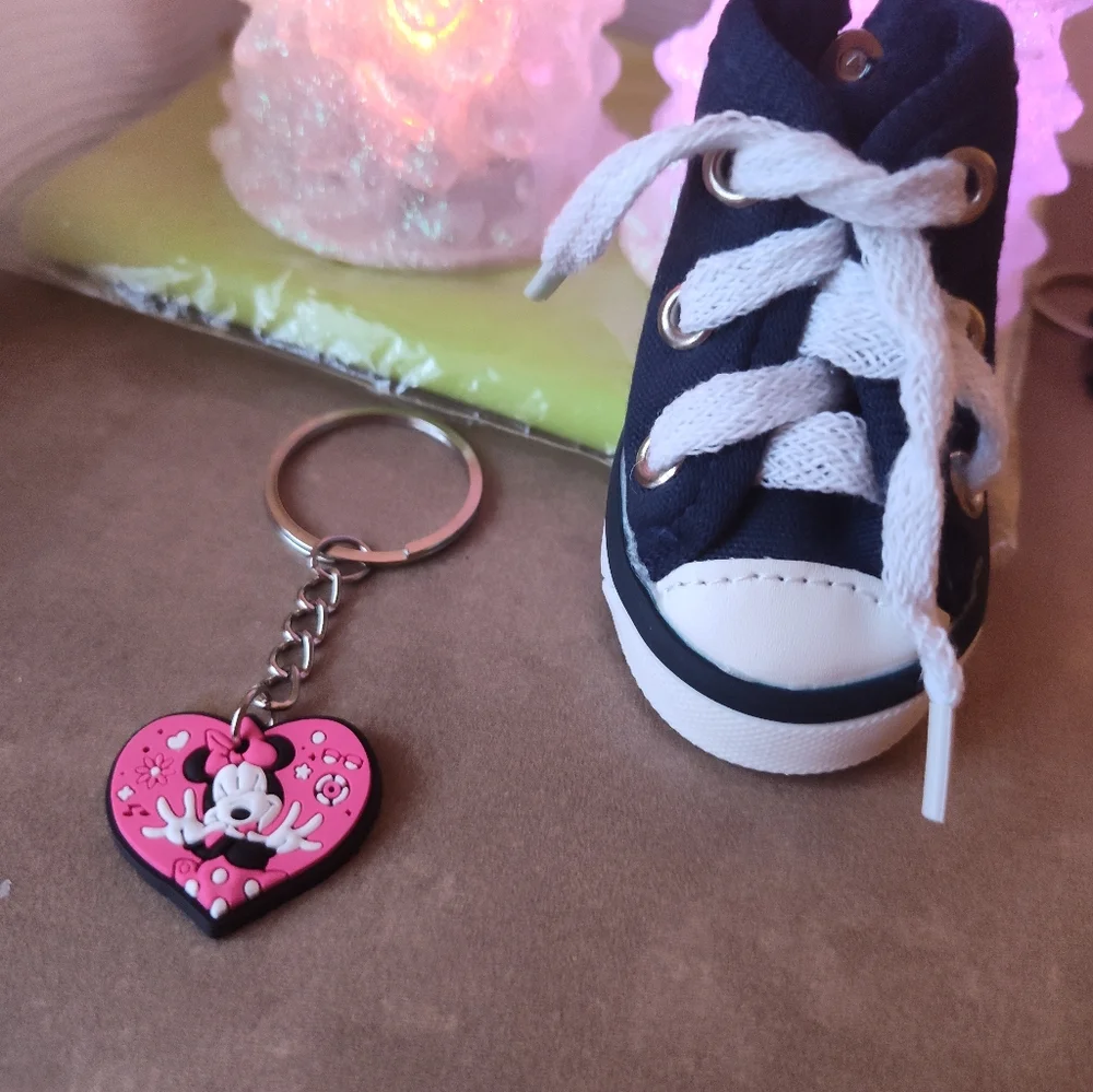Pet Life Dog Shoe Key Chain/ Ornament , Minnie 2" X 2" Novelty Navy Blue New - Picture 4 of 6